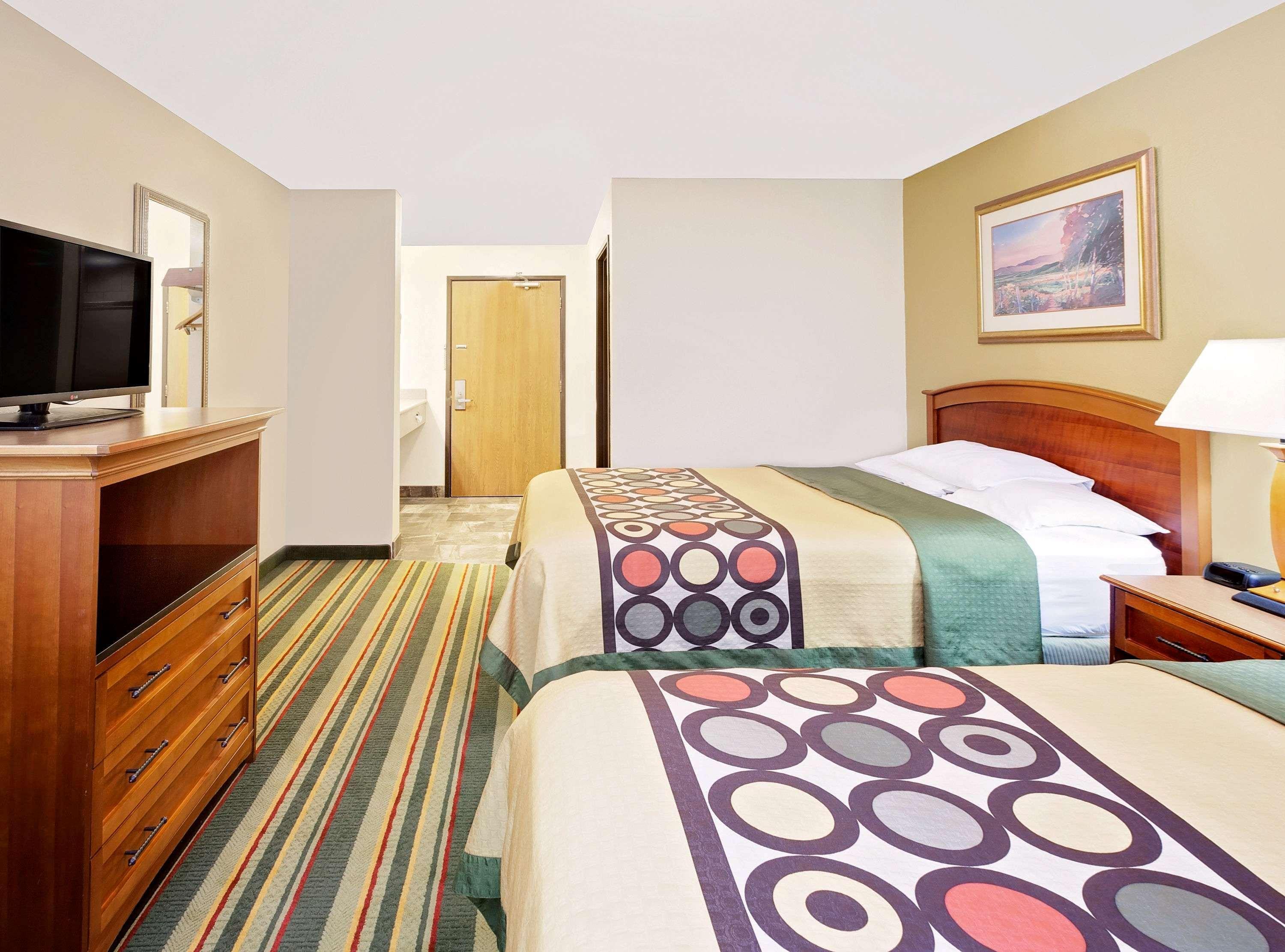 Super 8 By Wyndham Mt. Pleasant Hotell Mount Pleasant Eksteriør bilde