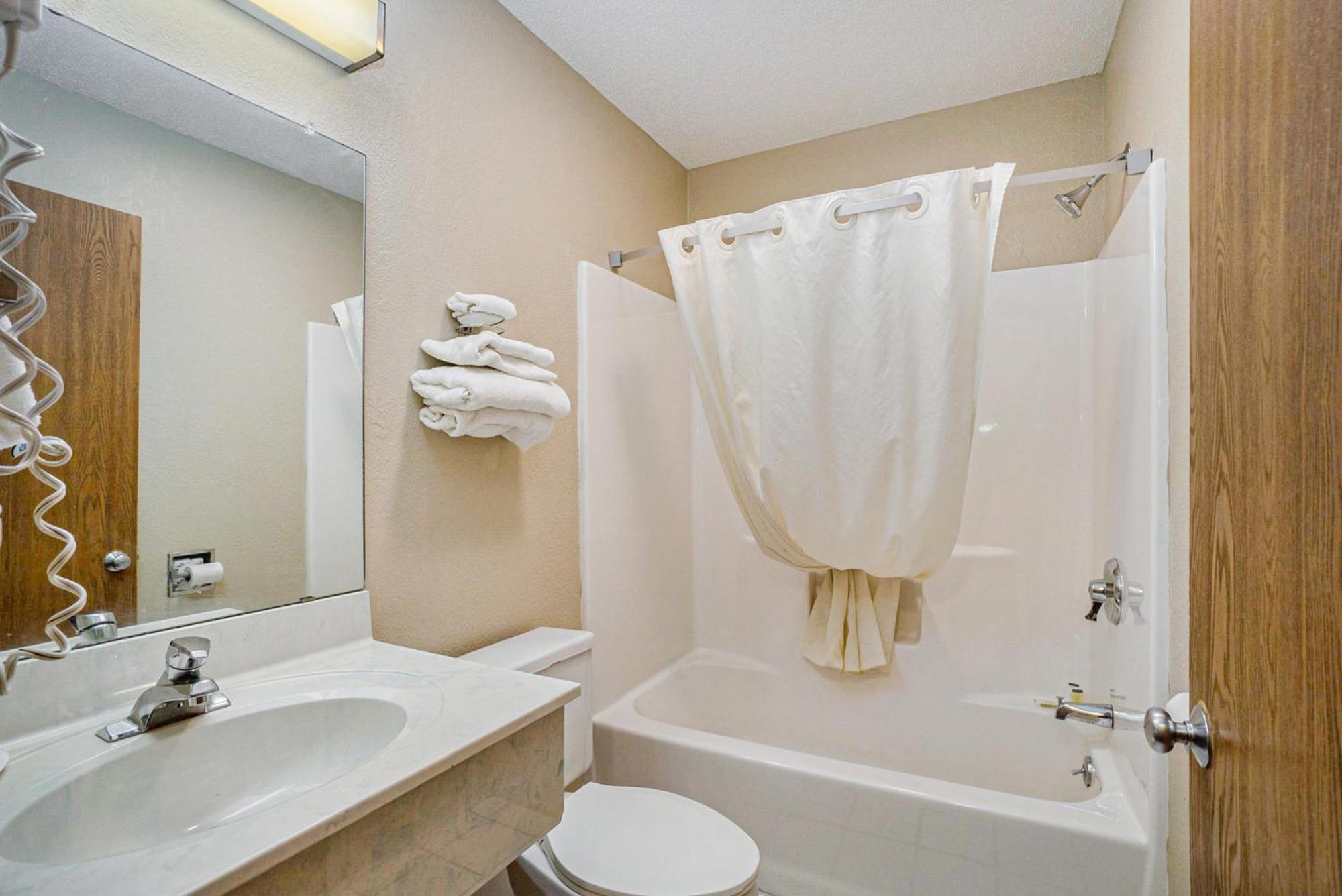 Super 8 By Wyndham Mt. Pleasant Hotell Mount Pleasant Eksteriør bilde