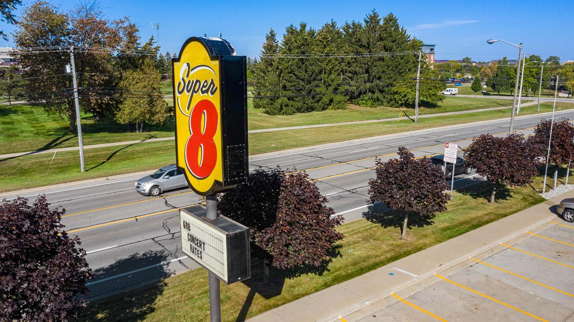 Super 8 By Wyndham Mt. Pleasant Hotell Mount Pleasant Eksteriør bilde