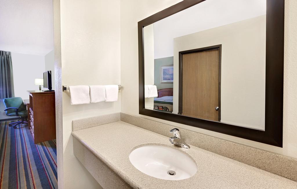 Super 8 By Wyndham Mt. Pleasant Hotell Mount Pleasant Eksteriør bilde