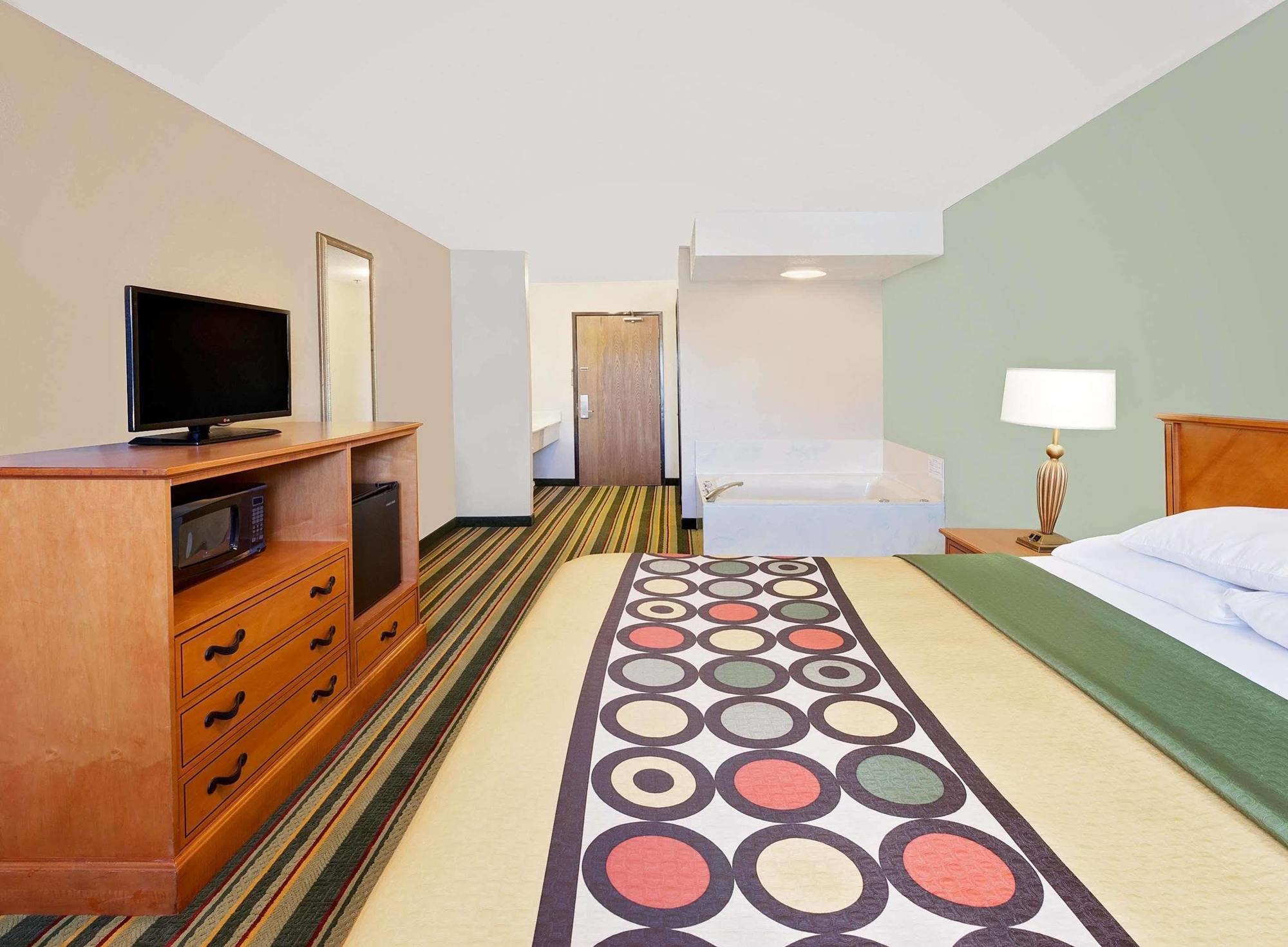 Super 8 By Wyndham Mt. Pleasant Hotell Mount Pleasant Eksteriør bilde